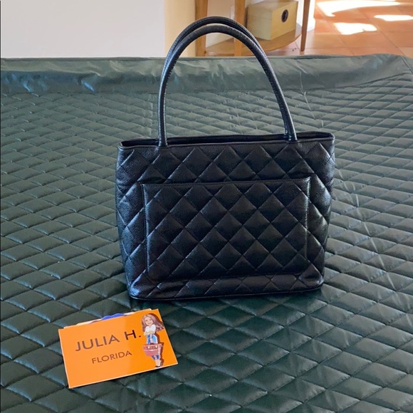 AUTHENTIC Chanel Caviar Quilted Medallion Tote ๐ - Picture 6 of 15